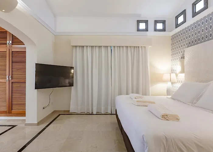 Villa Lanzarote Zafiro Game 16 *